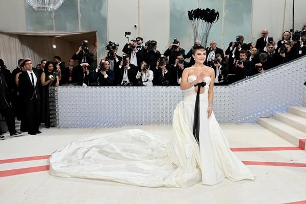 10 người mặc đẹp - xấu nhất Met Gala 2023 do truyền thông quốc tế chọn-8