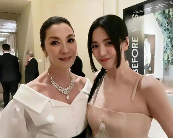 Song Hye Kyo lột xác bên Dương Tử Quỳnh ở Met Gala 2023-1