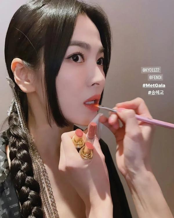 Song Hye Kyo lột xác bên Dương Tử Quỳnh ở Met Gala 2023-3