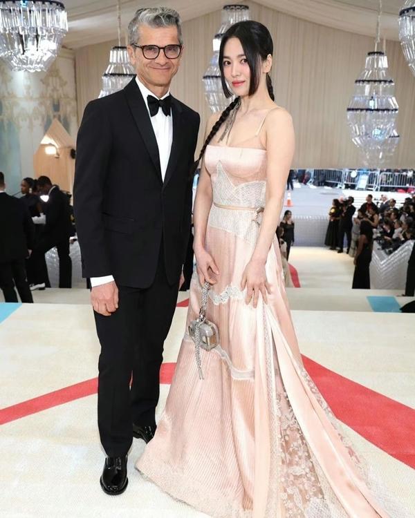 Song Hye Kyo lột xác bên Dương Tử Quỳnh ở Met Gala 2023-9