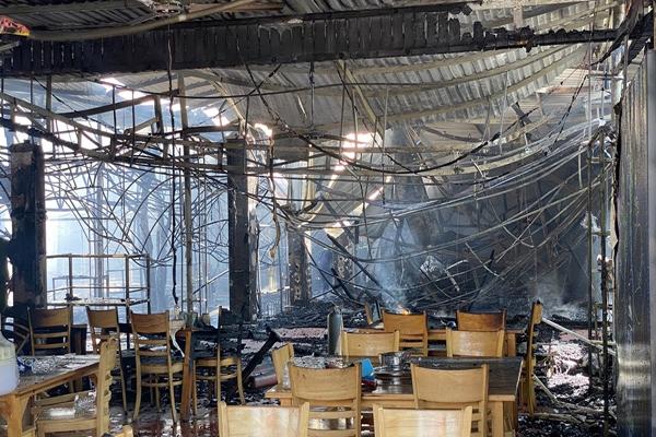 Cháy lớn tại quán lẩu dê-2