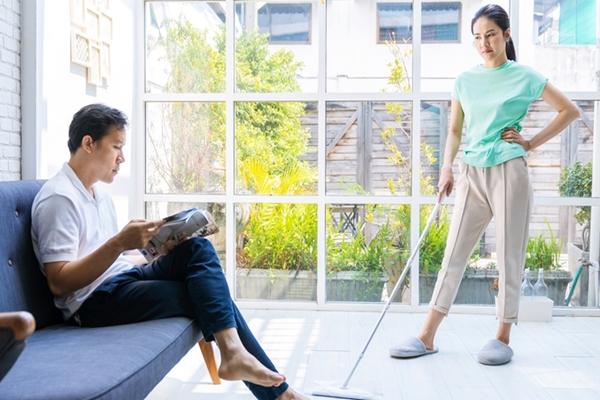 Vợ vất vả dọn dẹp đến khuya, chồng vẫn muốn đuổi ra khỏi nhà-1