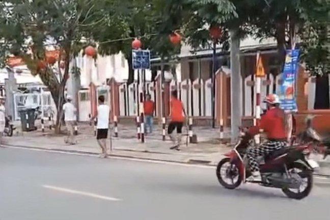 Bắt thanh niên 18 tuổi đâm chết cha và chú ruột ở An Giang-4