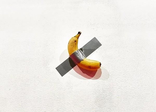 Nam sinh viên ăn tác phẩm nghệ thuật là quả chuối gần 3 tỷ đồng-1