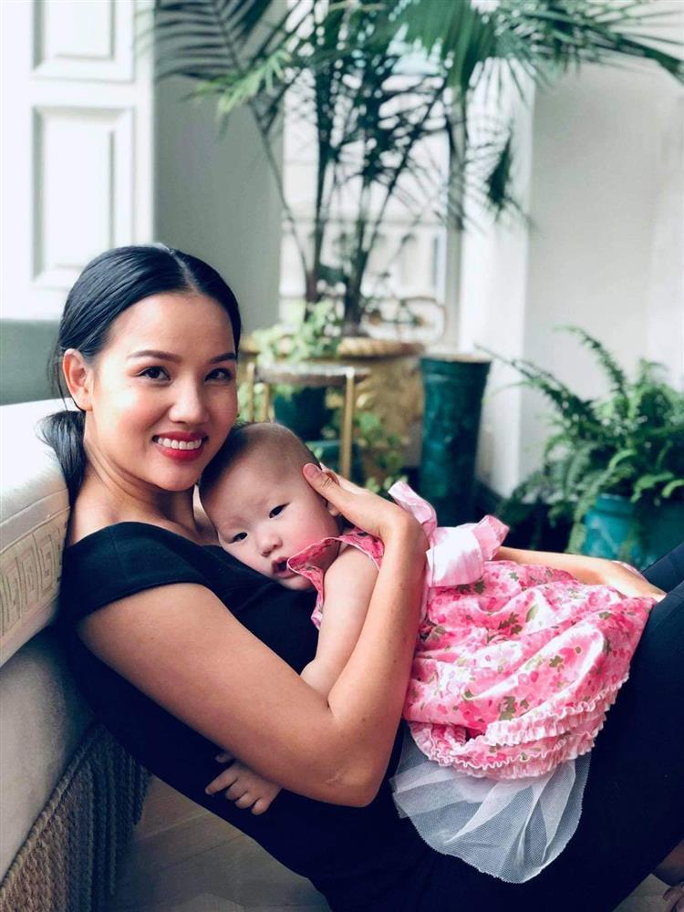 4 bà mẹ đảm đang đông con nhất showbiz Việt-2