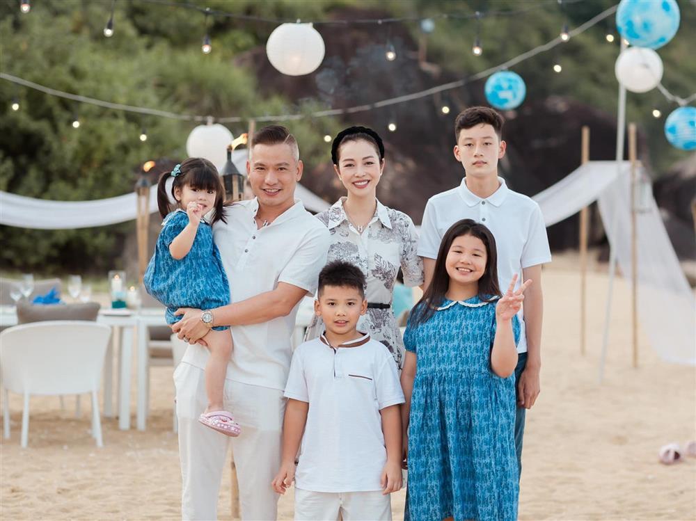 4 bà mẹ đảm đang đông con nhất showbiz Việt-9