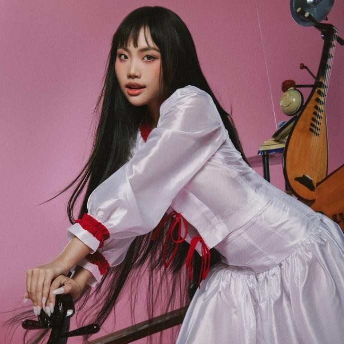 Phương Mỹ Chi tuổi 20: Dọn ra ở riêng, mở công ty làm Chủ tịch-1