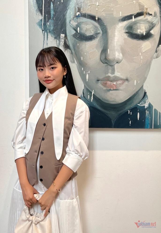 Phương Mỹ Chi tuổi 20: Dọn ra ở riêng, mở công ty làm Chủ tịch-3