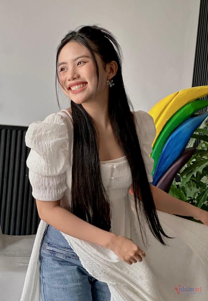 Phương Mỹ Chi tuổi 20: Dọn ra ở riêng, mở công ty làm Chủ tịch-4