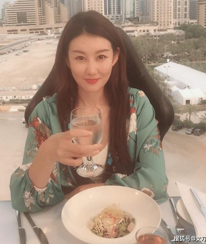 Hôn nhân không thể cứu vãn của nghệ sĩ khi bắt quả tang bạn đời ngoại tình với quản lý-6