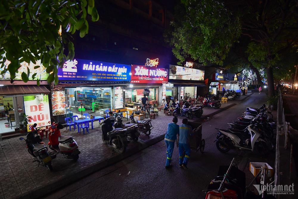 Bia hơi ế ẩm, quán lẩu nướng vỉa hè đông đúc khách ngày nghỉ lễ-9