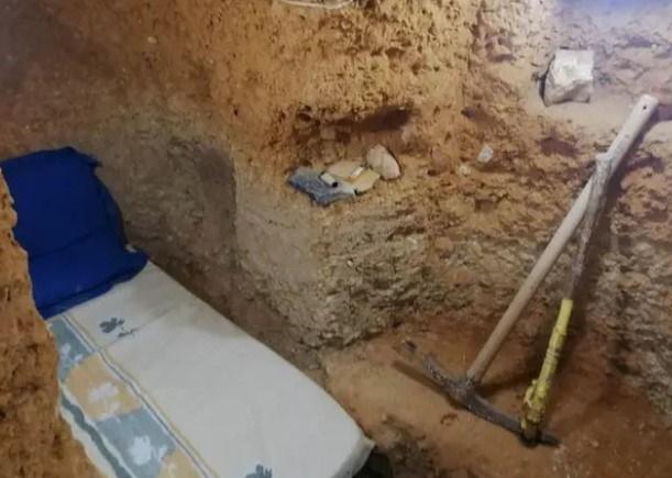 Cãi vã với bố mẹ, cậu bé tự làm nhà dưới lòng đất và cái kết sau 8 năm-2