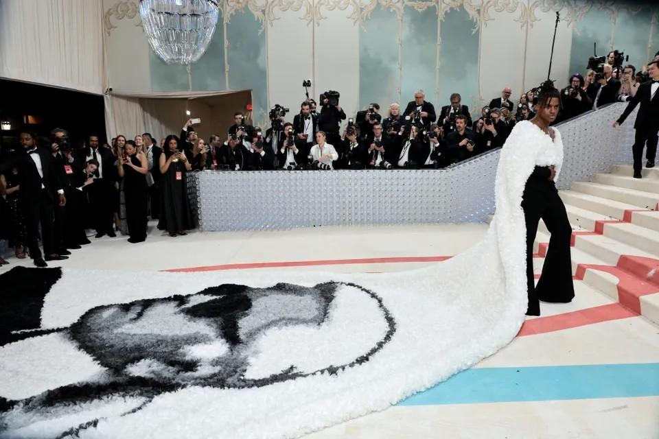 Sao nam trên thảm đỏ Met Gala 2023: Muôn kiểu chặt chém!-7