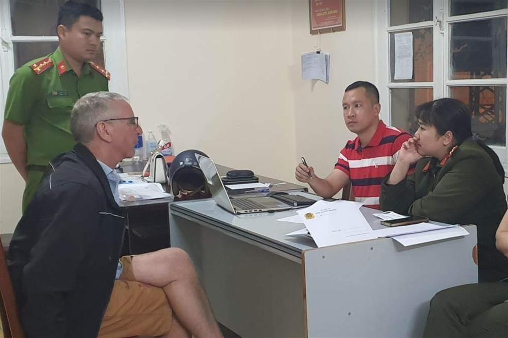 Bắt người đàn ông nước ngoài nghi đâm vợ tử vong ở Đà Lạt-1