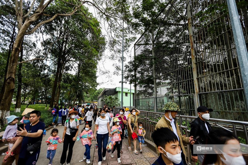 Dòng người chen chân đi chơi vườn thú dịp nghỉ lễ 30/4 – 1/5-7