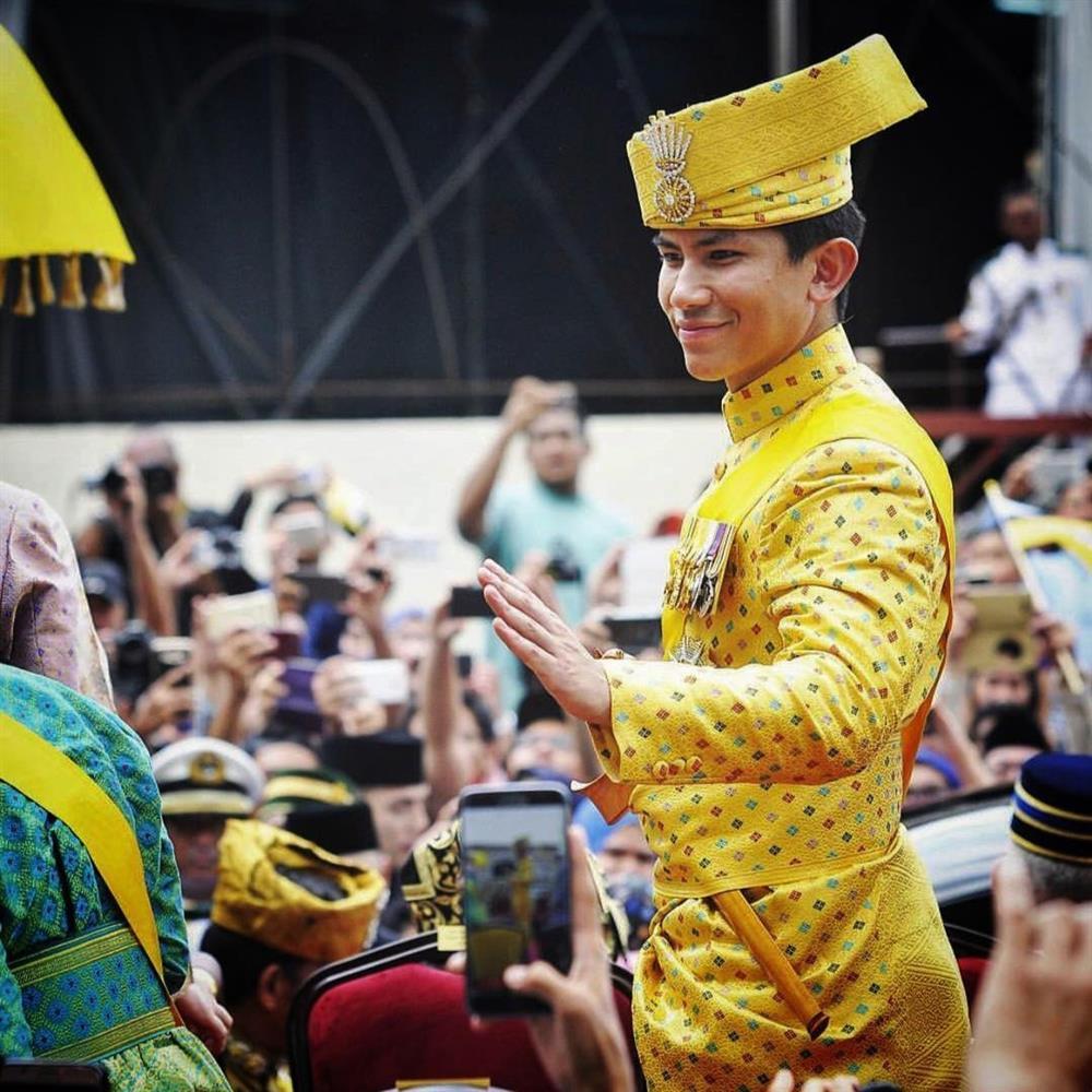 Hoàng tử 9X độc thân quyến rũ, con trai vị quốc vương có tài sản gần 30 tỷ USD-2