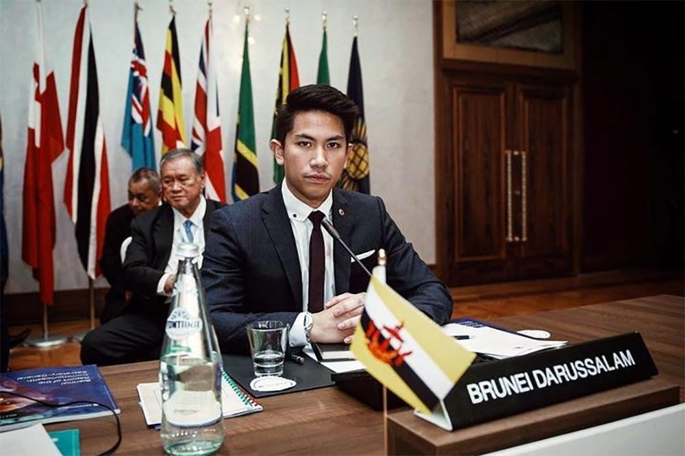 Hoàng tử 9X độc thân quyến rũ, con trai vị quốc vương có tài sản gần 30 tỷ USD-10