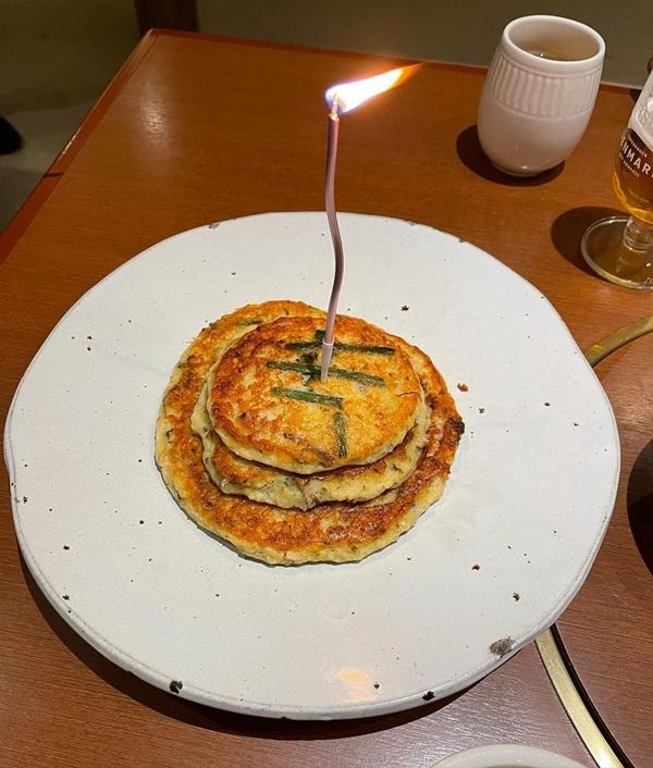 Vợ chồng Jang Dong Gun tung ảnh tình tứ kỷ niệm 13 năm ngày cưới-5