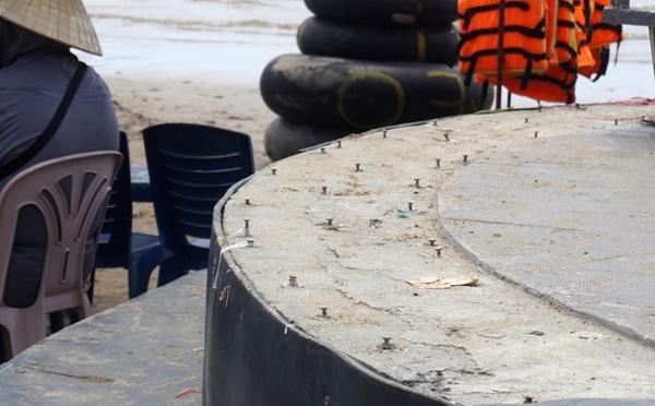 5 bàn tay khổng lồ ở biển Hải Tiến vẫn gây thất vọng-4