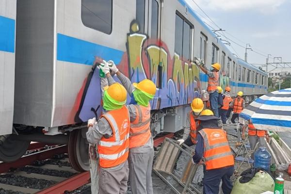 Truy xuất camera tìm đối tượng vẽ bậy lên tàu metro số 1 ở TP.HCM-1