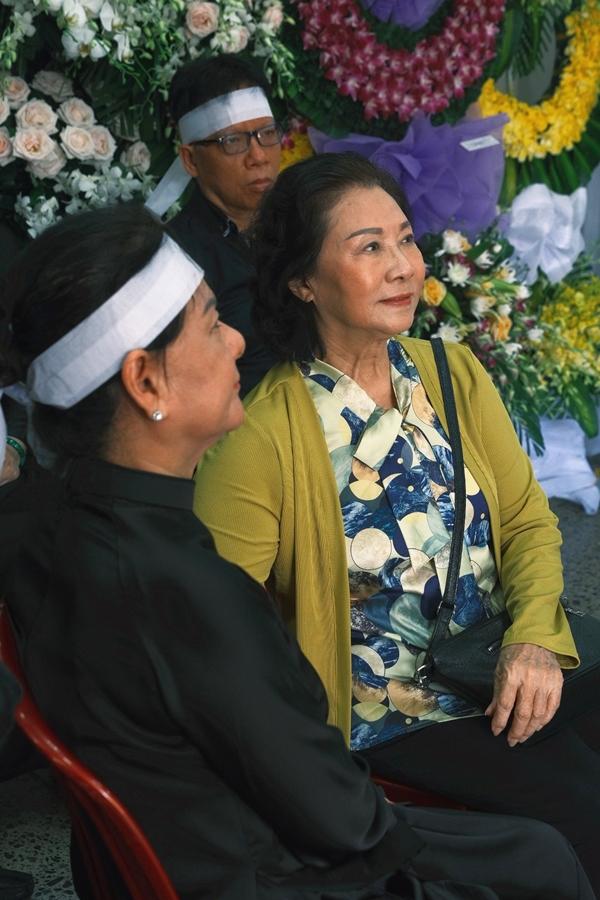 Vợ chồng NSND Lan Hương vào TP.HCM tiễn biệt NSƯT Hồng Đức Cảnh Sát Hình Sự-10