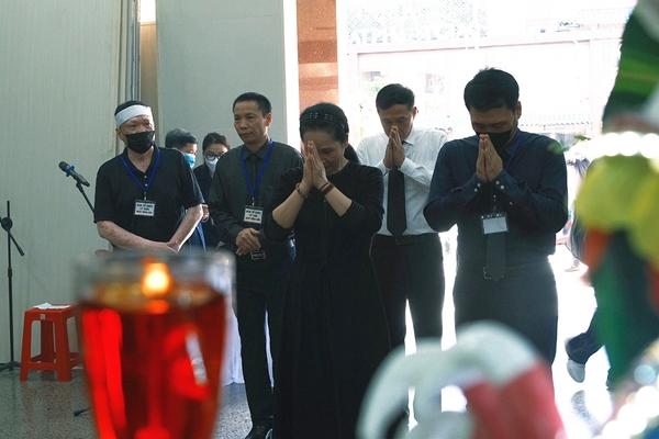 Vợ chồng NSND Lan Hương vào TP.HCM tiễn biệt NSƯT Hồng Đức Cảnh Sát Hình Sự-4