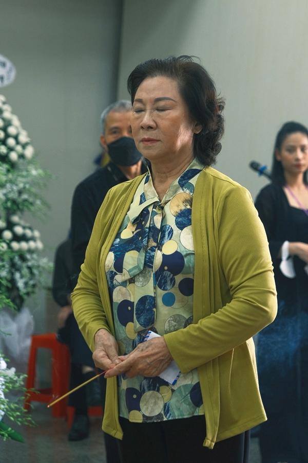 Vợ chồng NSND Lan Hương vào TP.HCM tiễn biệt NSƯT Hồng Đức Cảnh Sát Hình Sự-7