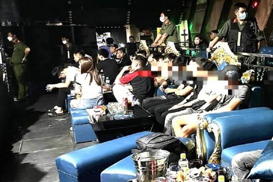 Hàng chục người dương tính với ma túy trong quán karaoke ở Bình Dương