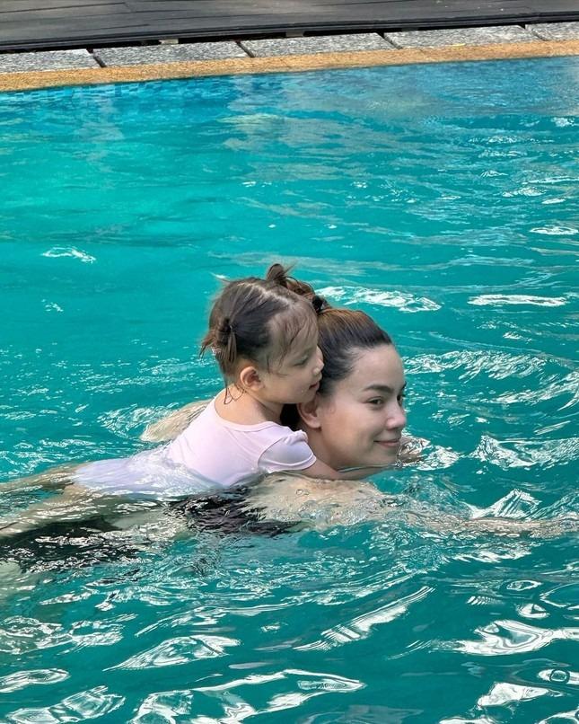 Dạy con khéo như Hồ Ngọc Hà: Lisa - Leon 2 tuổi đã tự lập, giỏi ngoại ngữ-5