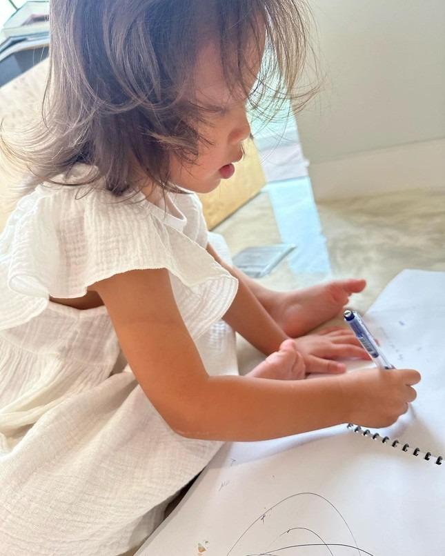 Dạy con khéo như Hồ Ngọc Hà: Lisa - Leon 2 tuổi đã tự lập, giỏi ngoại ngữ-9