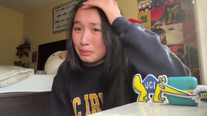 Biểu cảm lạ của anh trai khi hay tin Jenny Huỳnh đậu ĐH top 3 thế giới-3