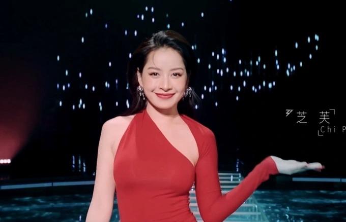 Hoàng Ku mang 100kg trang phục cho Chi Pu tham gia show Trung Quốc-1