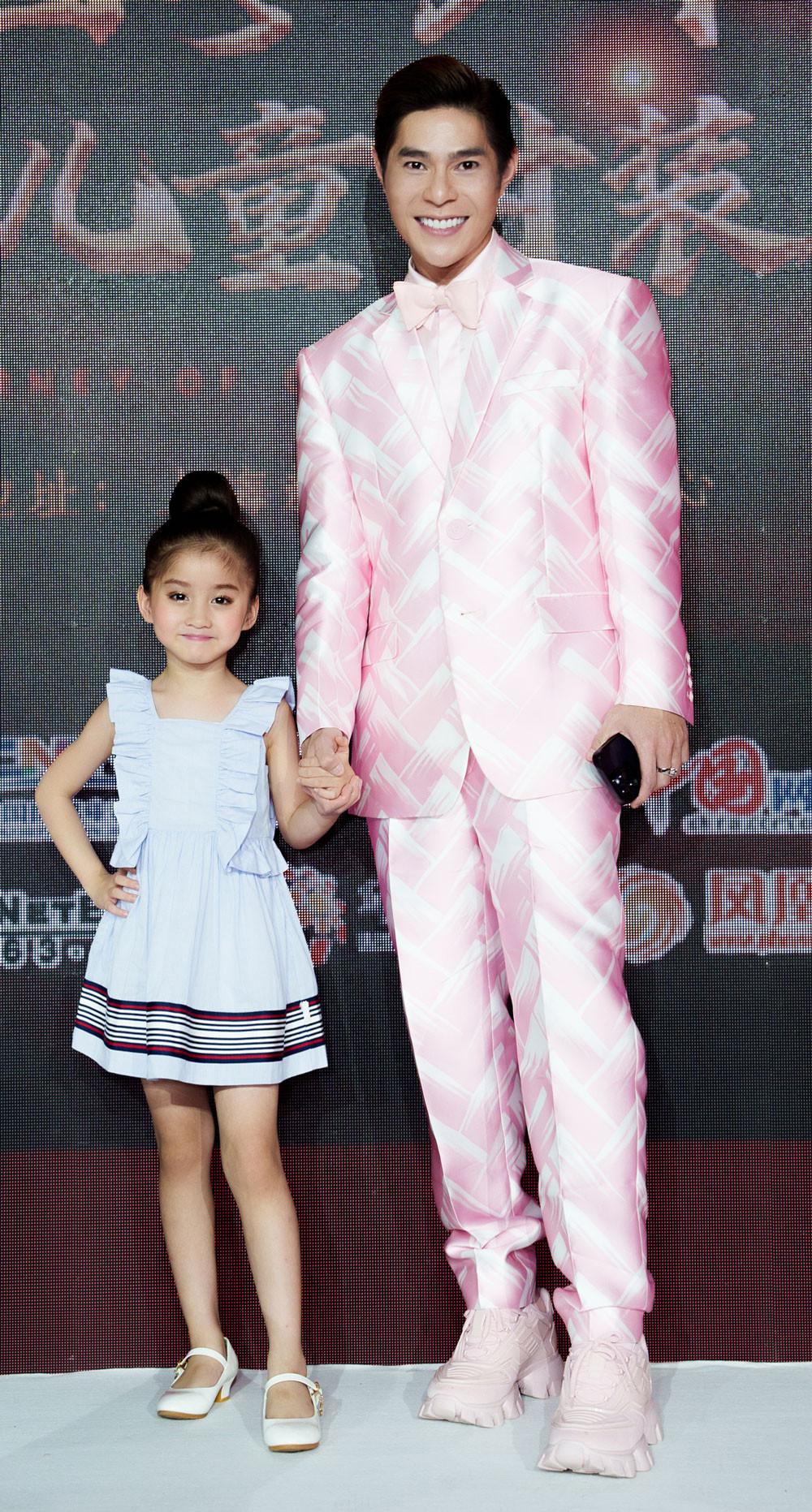 Emily Nhã Uyên đoạt Người mẫu nhí xuất sắc nhất tại Thượng Hải-2