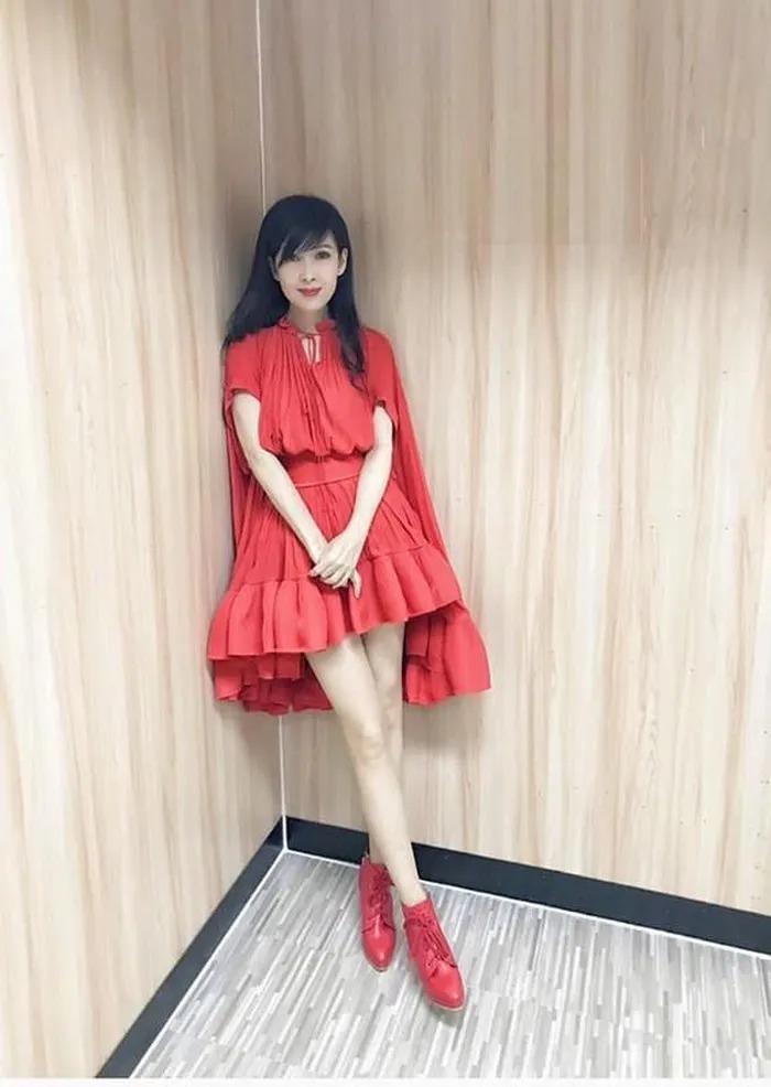 Ở độ tuổi U60 Châu Huệ Mẫn khoe nhan sắc không tuổi-1