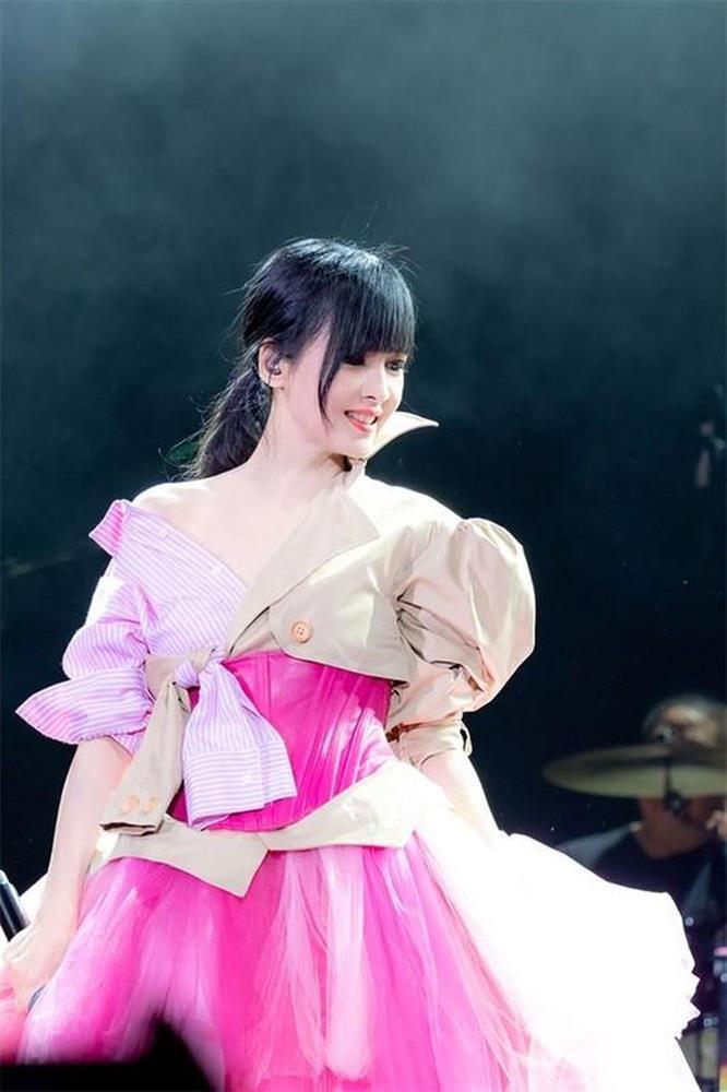 Ở độ tuổi U60 Châu Huệ Mẫn khoe nhan sắc không tuổi-3