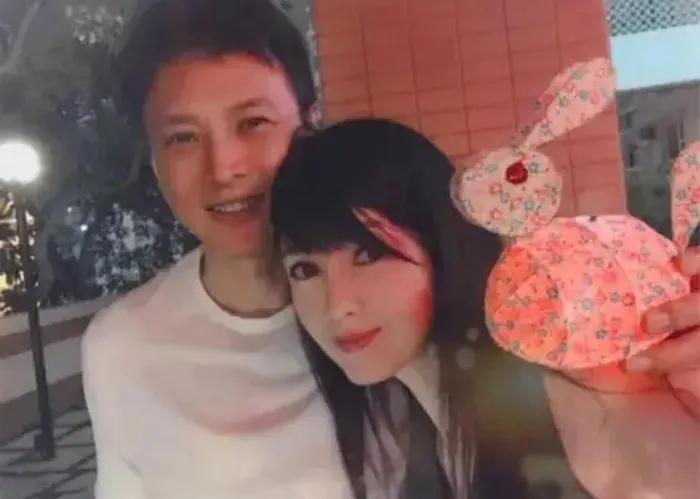 Ở độ tuổi U60 Châu Huệ Mẫn khoe nhan sắc không tuổi-4