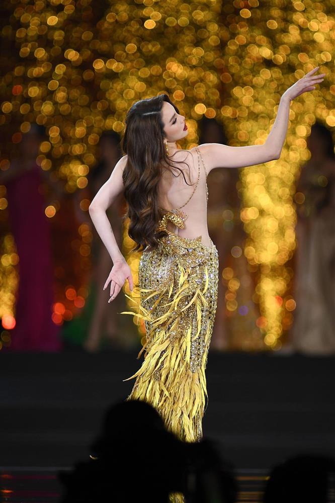 Màn trình diễn váy dạ hội của Hoa, Á hậu Hòa bình Thái Lan-4