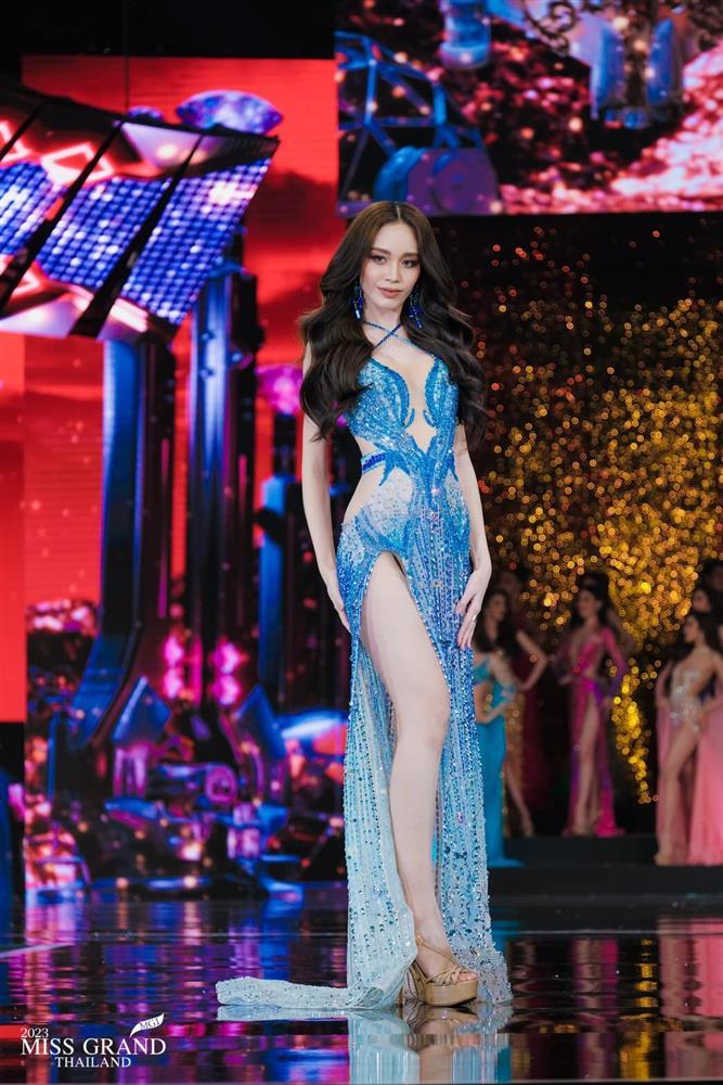 Màn trình diễn váy dạ hội của Hoa, Á hậu Hòa bình Thái Lan-5