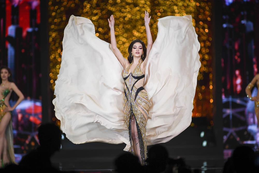 Màn trình diễn váy dạ hội của Hoa, Á hậu Hòa bình Thái Lan-11