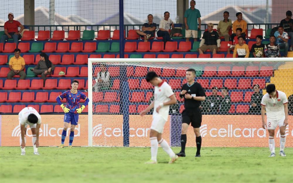 Hành động đặc biệt HLV Troussier với cầu thủ U22 Việt Nam phản lưới nhà-1