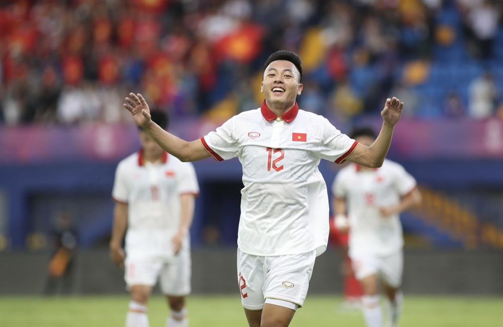 Hành động đặc biệt HLV Troussier với cầu thủ U22 Việt Nam phản lưới nhà-8