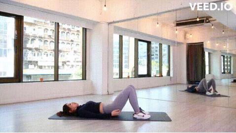 5 động tác tập tại nhà chỉ tốn 15 phút giúp đùi thon thả sau 1 tháng-2