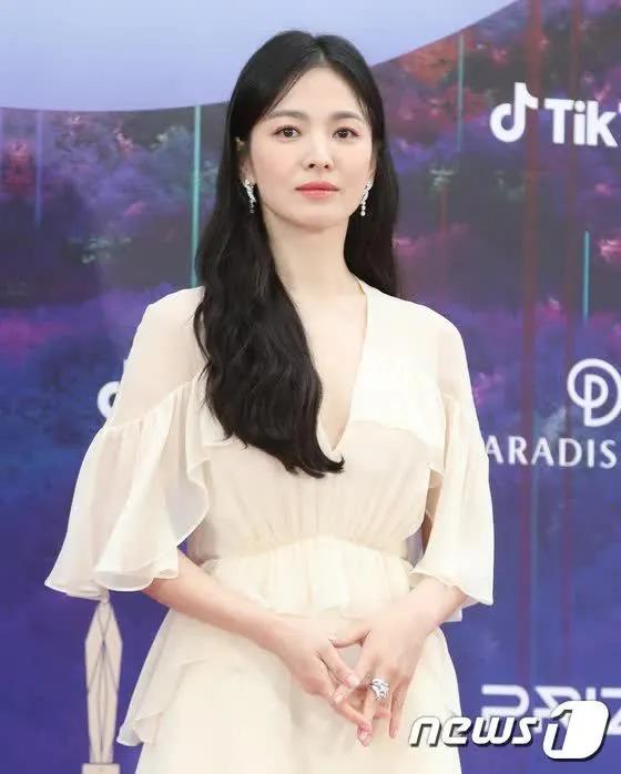 Song Hye Kyo giữ da căng mướt nhờ đắp mặt nạ tự nhiên-2