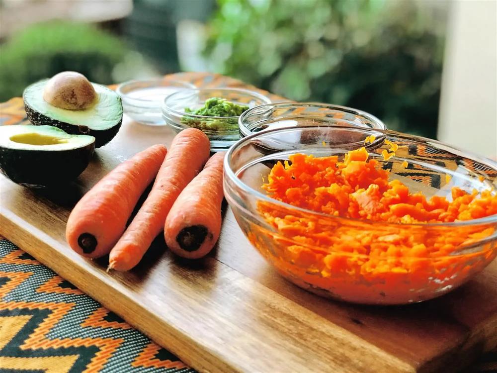 Song Hye Kyo giữ da căng mướt nhờ đắp mặt nạ tự nhiên-6