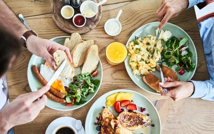 5 thói quen ăn uống âm thầm phá hủy cơ thể, tim, gan kiệt quệ-1