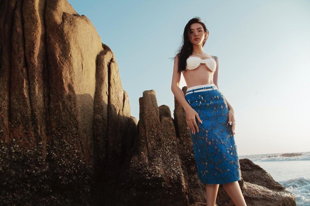 Đụng hàng áo tắm với Thùy Tiên, Hoa hậu Thanh Thủy có được khen như lần đầu?-4