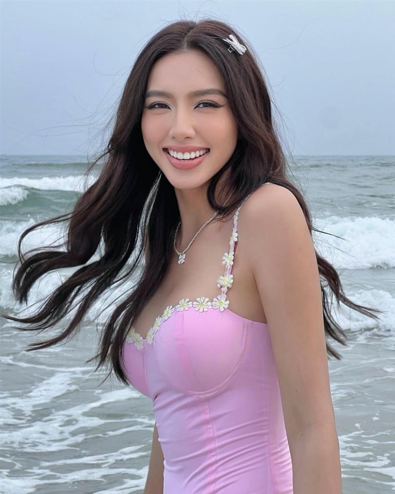 Đụng hàng áo tắm với Thùy Tiên, Hoa hậu Thanh Thủy có được khen như lần đầu?-5