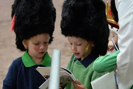 Cháu trai Vương hậu Camilla gặp chấn thương nặng trước lễ đăng quang