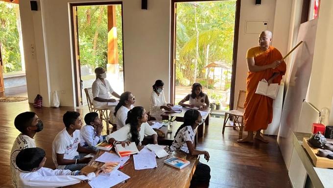 Kỳ lạ ngôi làng Sri Lanka nói tiếng Việt, hát kìa con bướm vàng-1