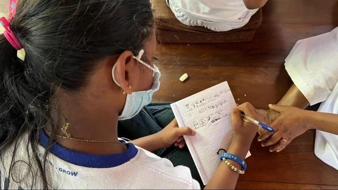 Kỳ lạ ngôi làng Sri Lanka nói tiếng Việt, hát kìa con bướm vàng-2